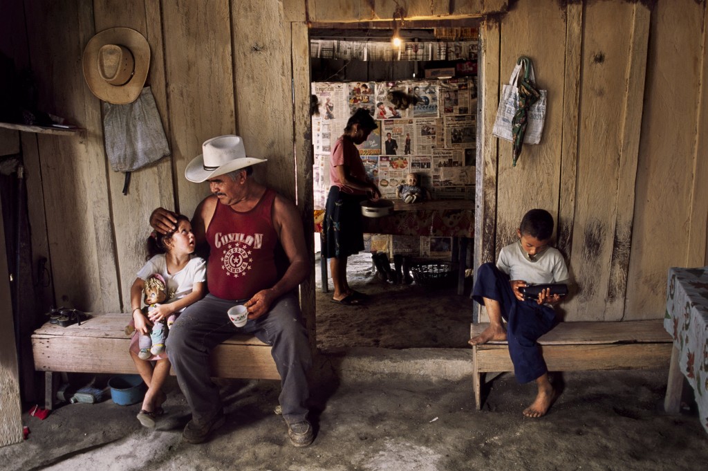 Steve McCurry, a family gathers for breakfast before a day of work, La Fortuna, Honduras, 2004